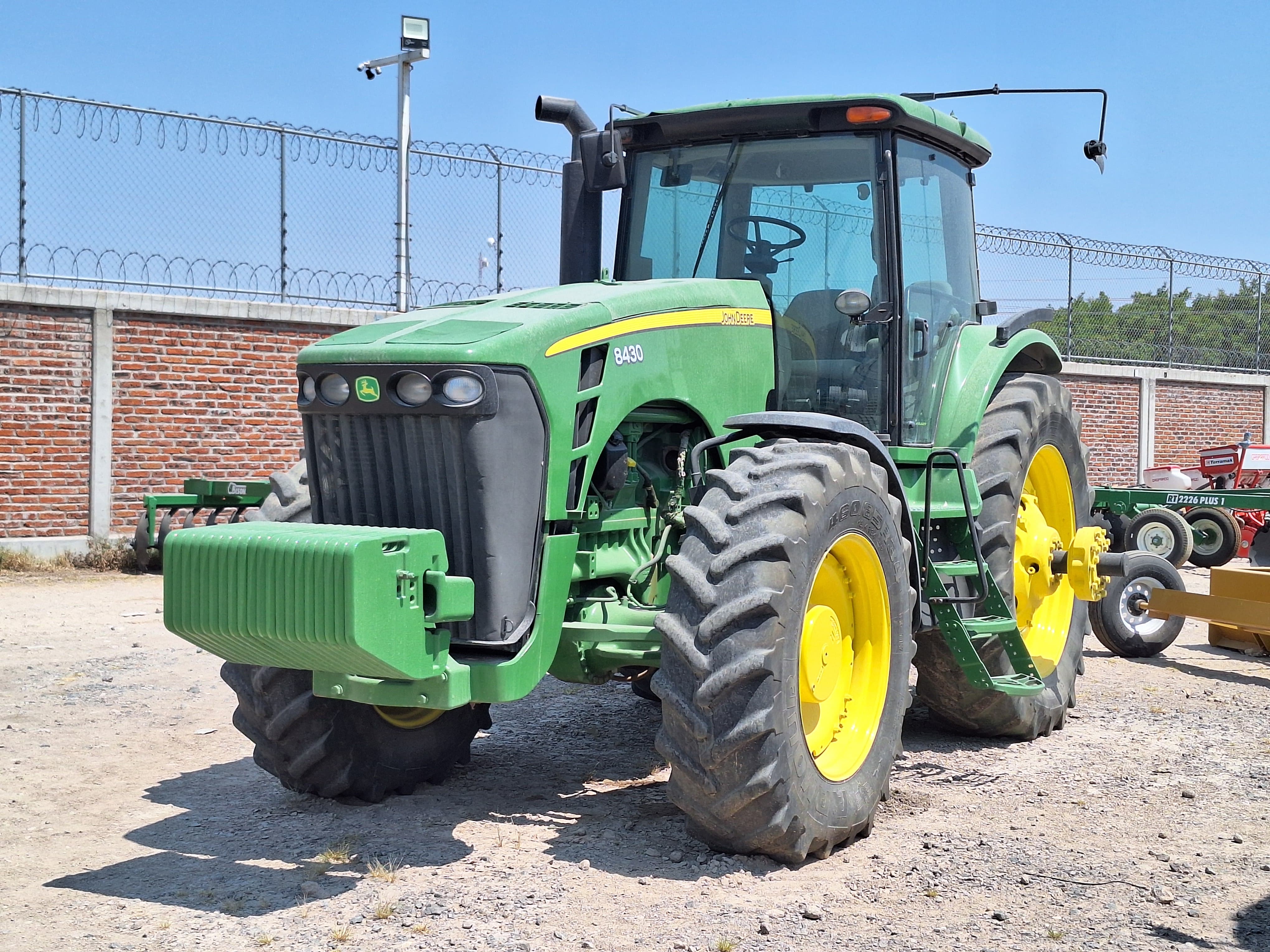 John Deere 8430